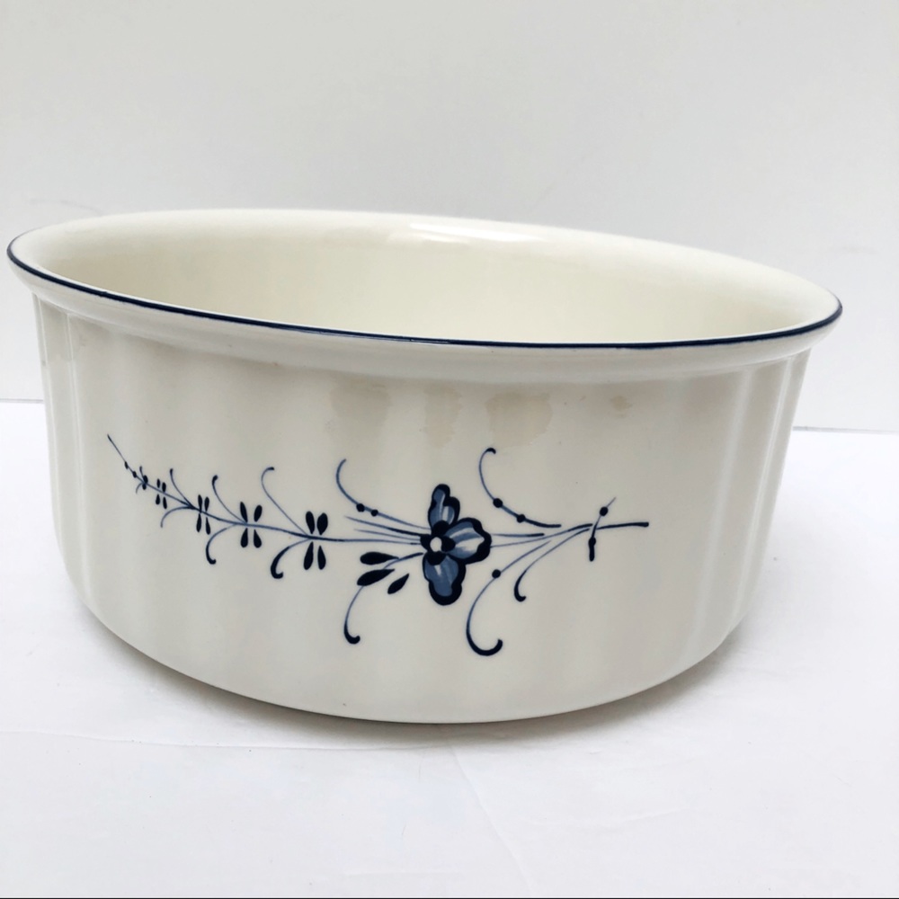 Blue white 2 qt casserole dish bowl Germany mint